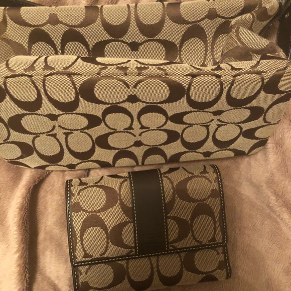 Coach bag with matching wallet - Picture 2 of 2